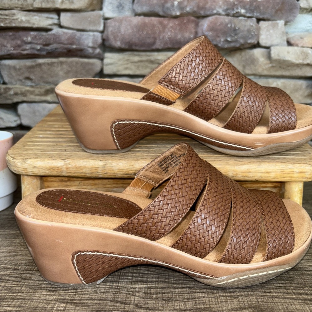 Rialto Woman Brown Sandals / Clog Slip On Weave Print Size 9M